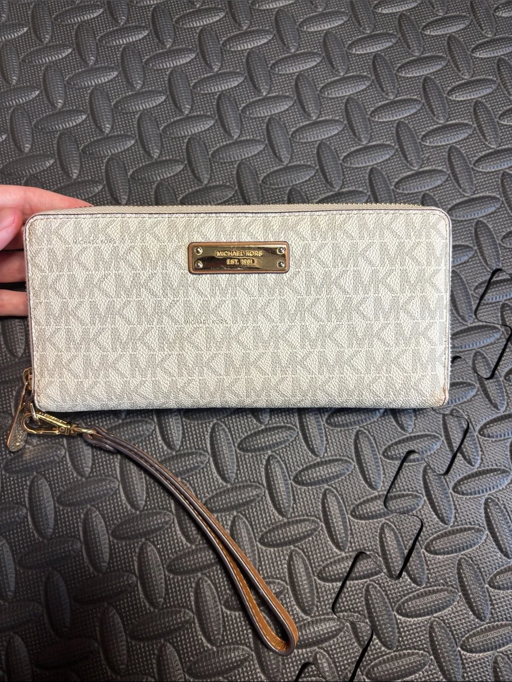 Michael Kors Cream Signature Zip-Around Wristlet Wallet